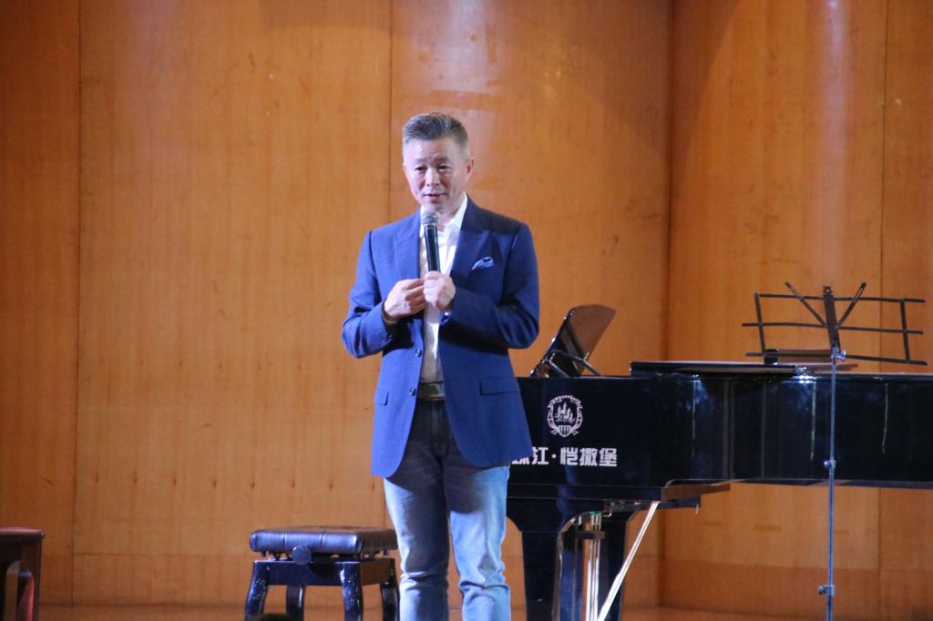 声乐的实践与交流--音乐学院教授王宏伟专题讲座顺利举办
